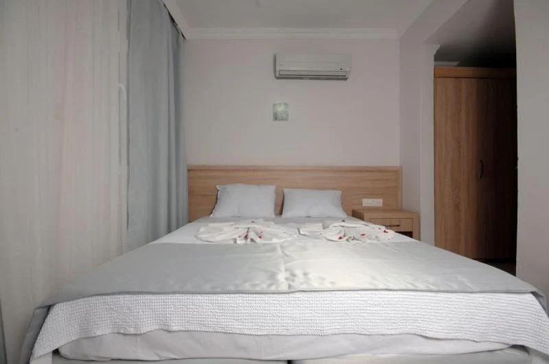  Standart Kara Manzaralı Oda
